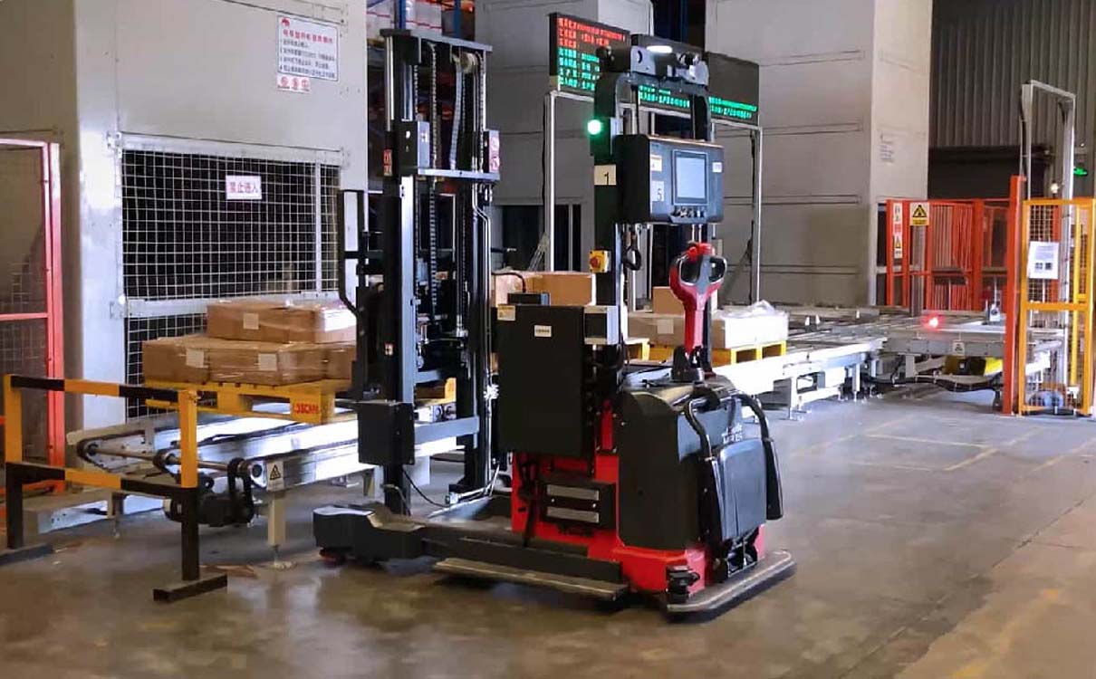 自动搬运机器人跨楼层作业，为智能化工厂再添助力